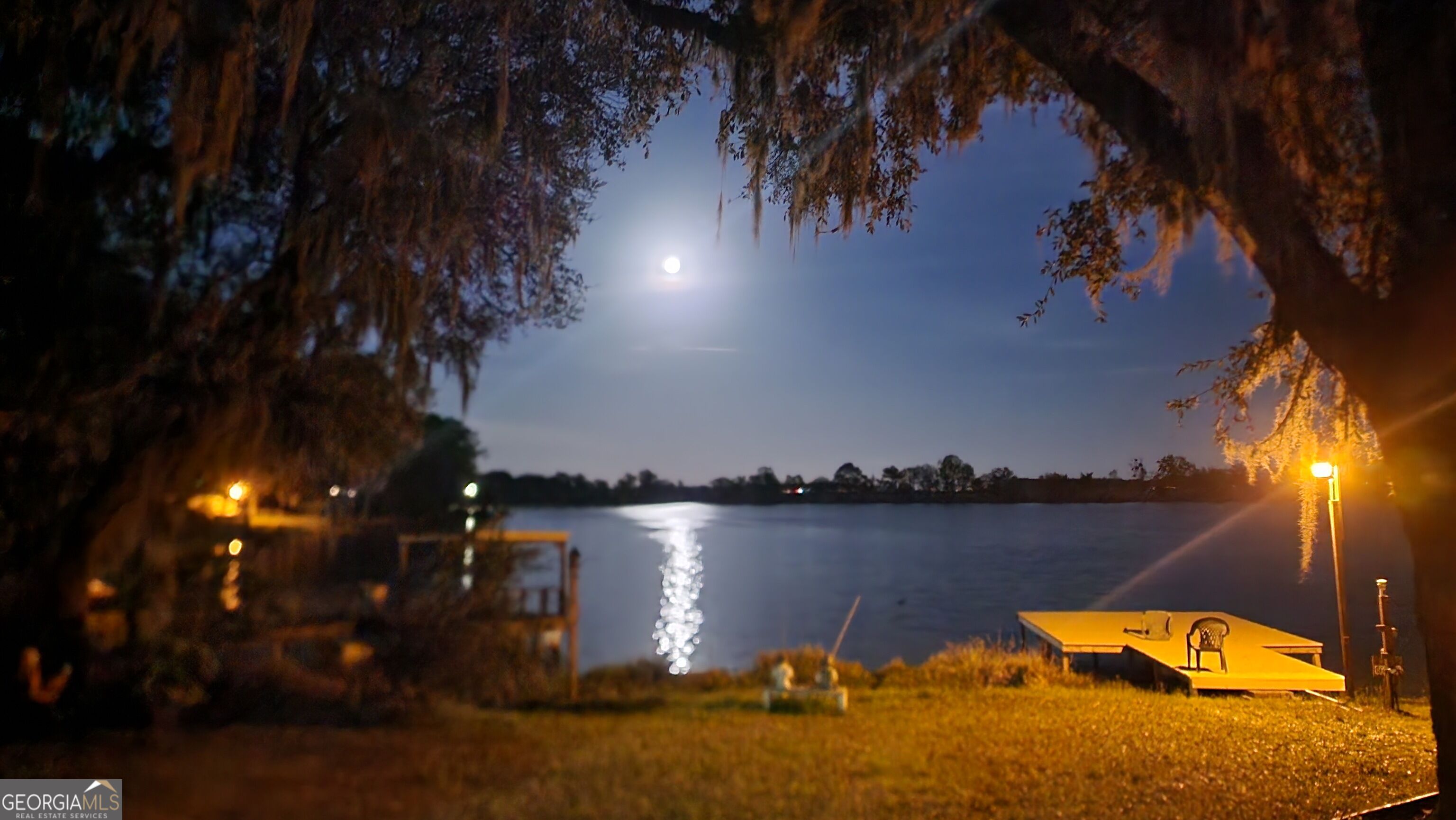 941 Lake DR