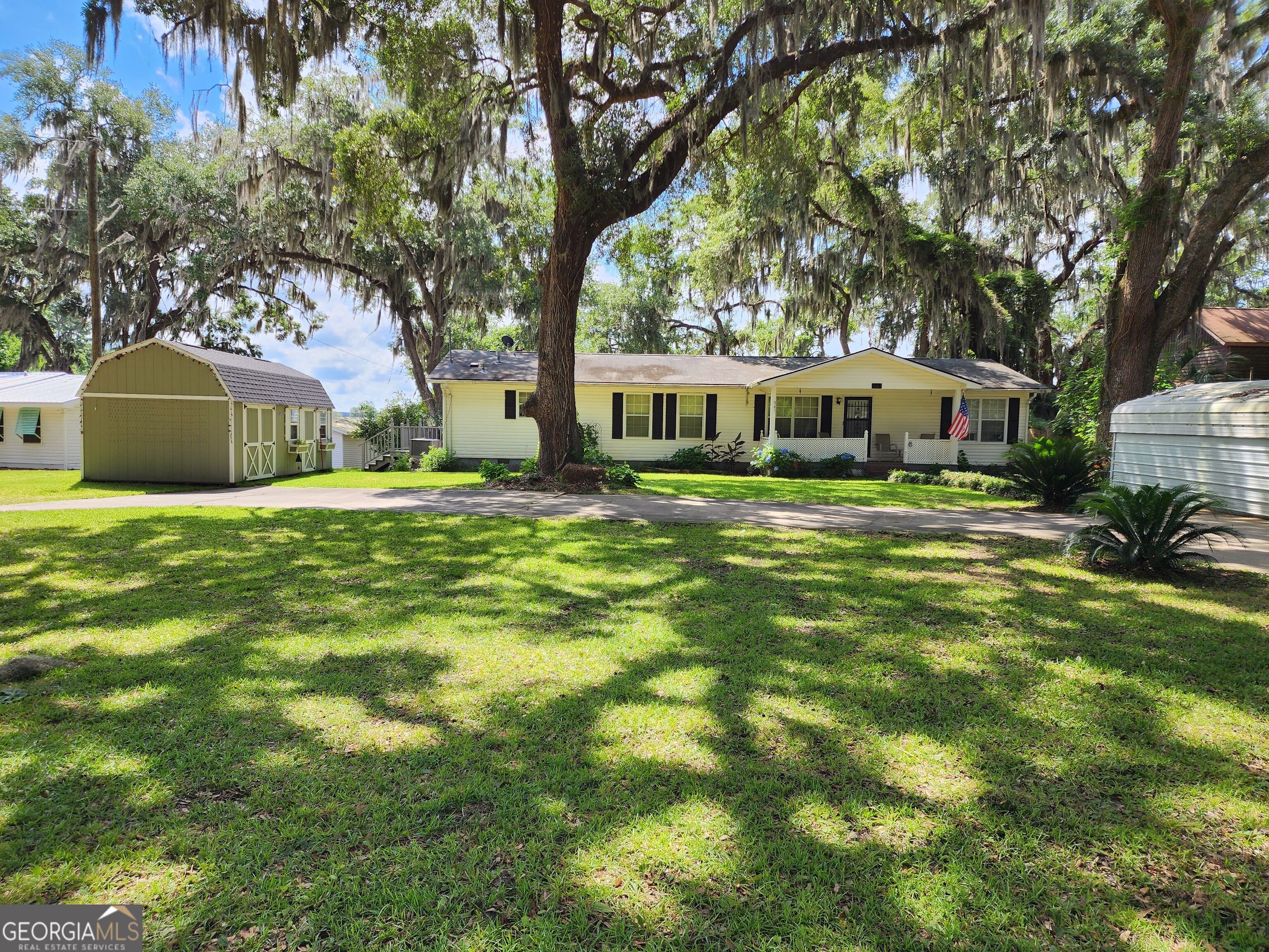 941 Lake DR