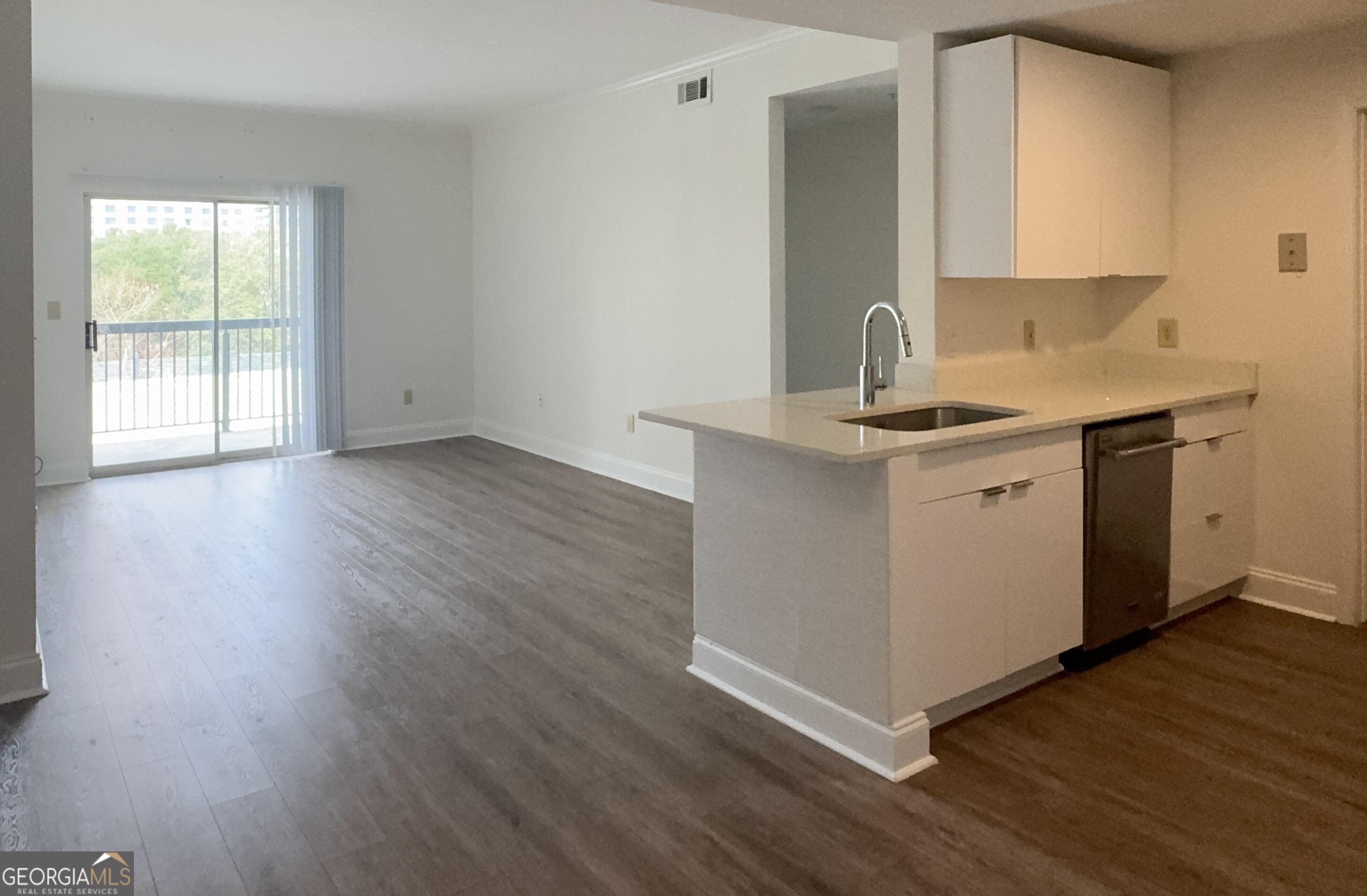 1075 Peachtree WALK NE 221