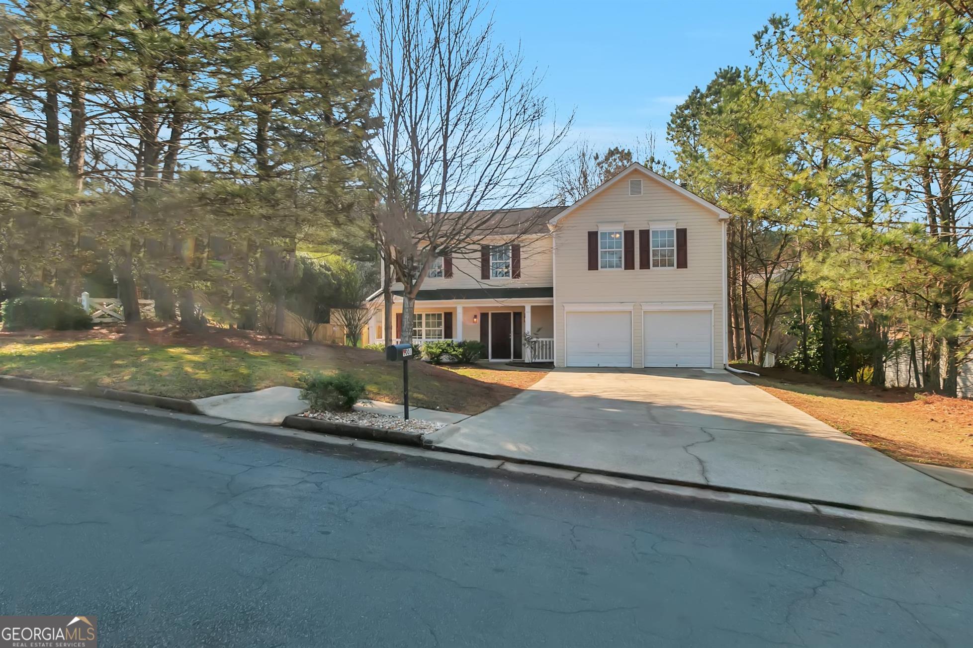 Introducing 1001 River Plantation, a beautifully appointed 4-bedroom, 2.5-bathroom home exuding timeless charm and elegance. With granite countertops, plenty of natural light, and a spacious deck which overlooks the partially fenced backyard, this residence offers the perfect blend of comfort and style. Located just a short distance from downtown Woodstock and its array of amenities, convenience meets tranquility in this idyllic setting. Don't miss out on the opportunity to make this house your home! Excalibur Homes does not advertise on Facebook or Craigslist. Be advised that the sq ft and other features provided may be approximate. Prices and/or availability dates may change without notice. Lease terms 12 months or longer. Application fee is a non-refundable $75 per adult over 18 years of age. One-time $200 Administrative fee due at move-in. Most homes are pet-friendly. Breed restrictions may apply. Rental insurance required.
