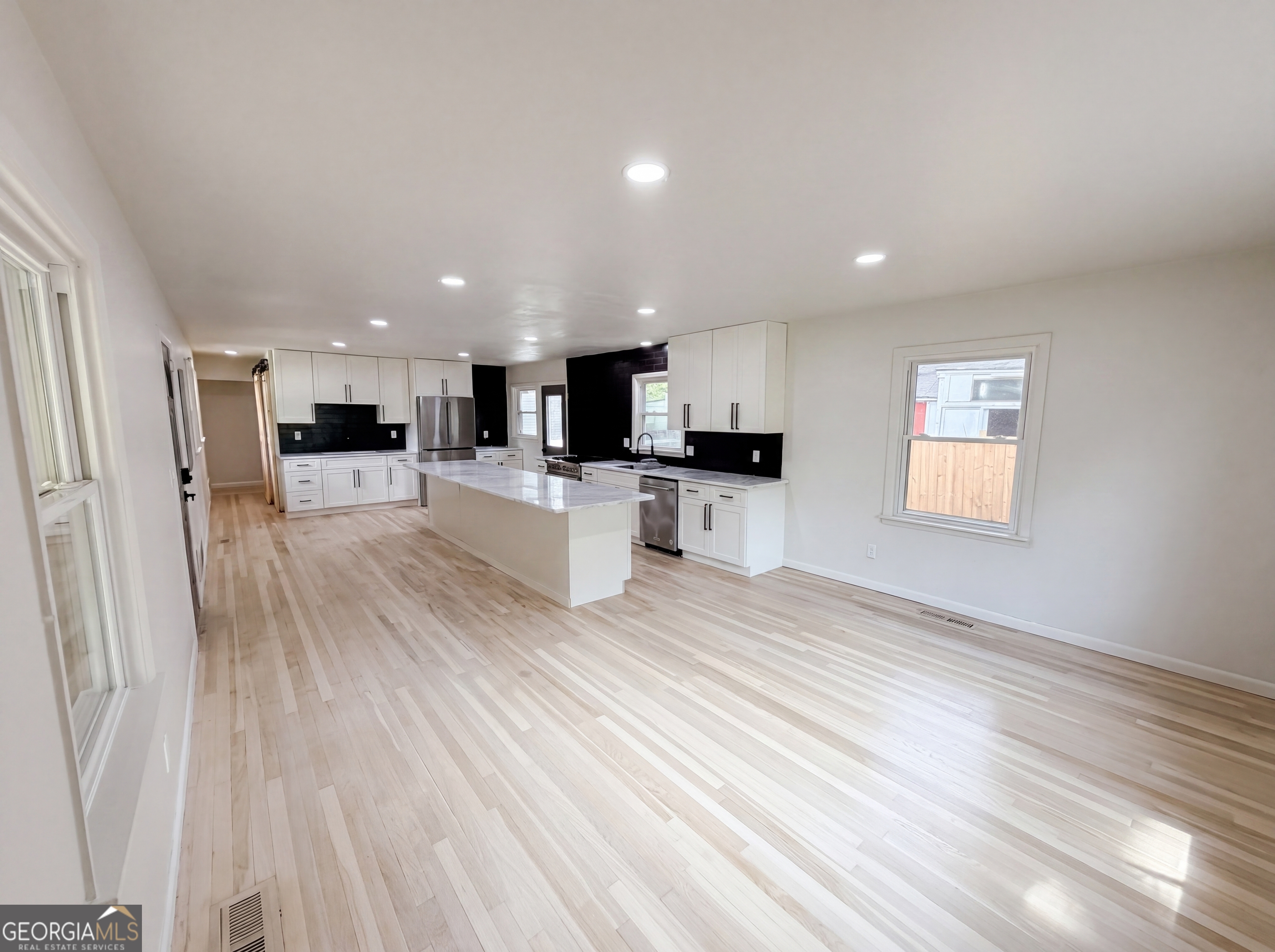 3807 Greenhill DR