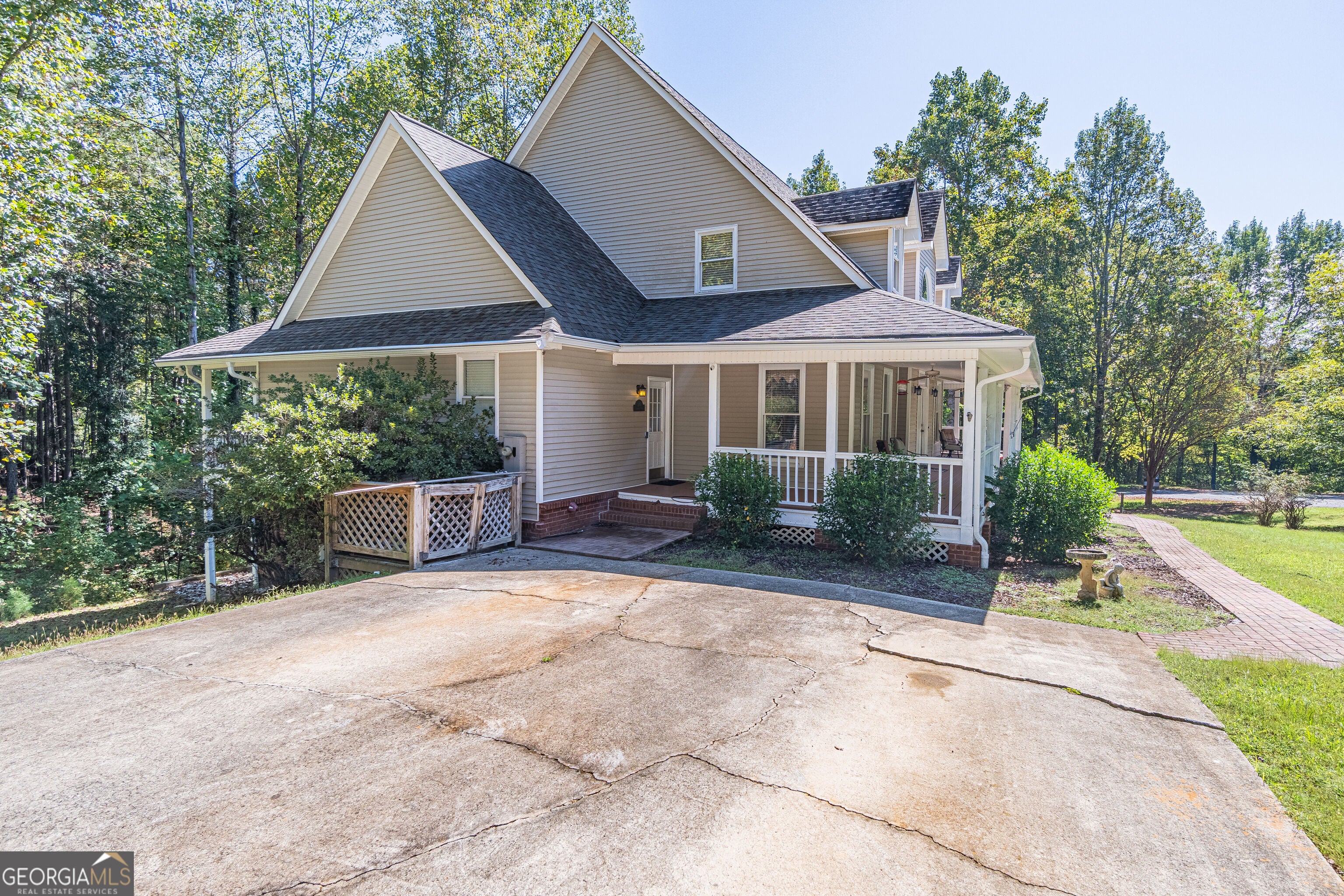 3401 Country LN