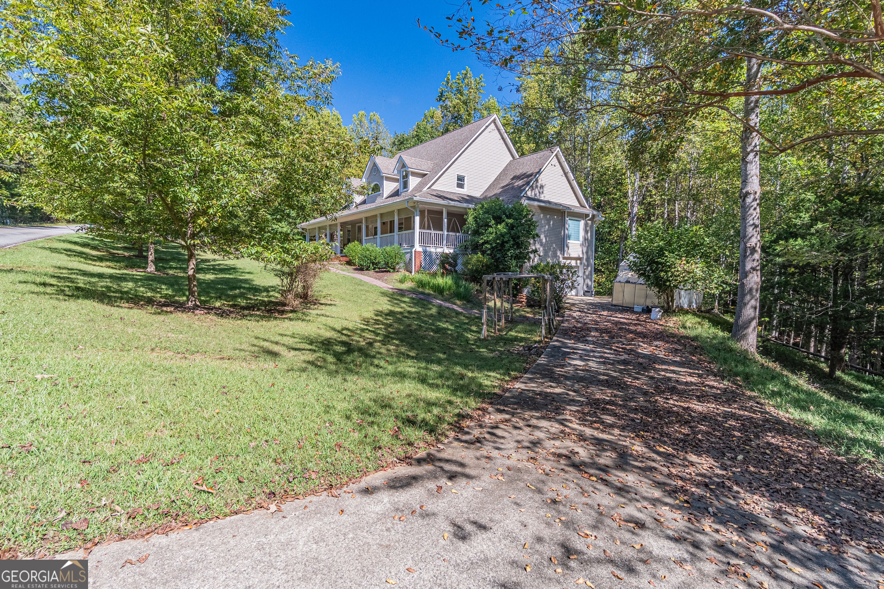 3401 Country LN