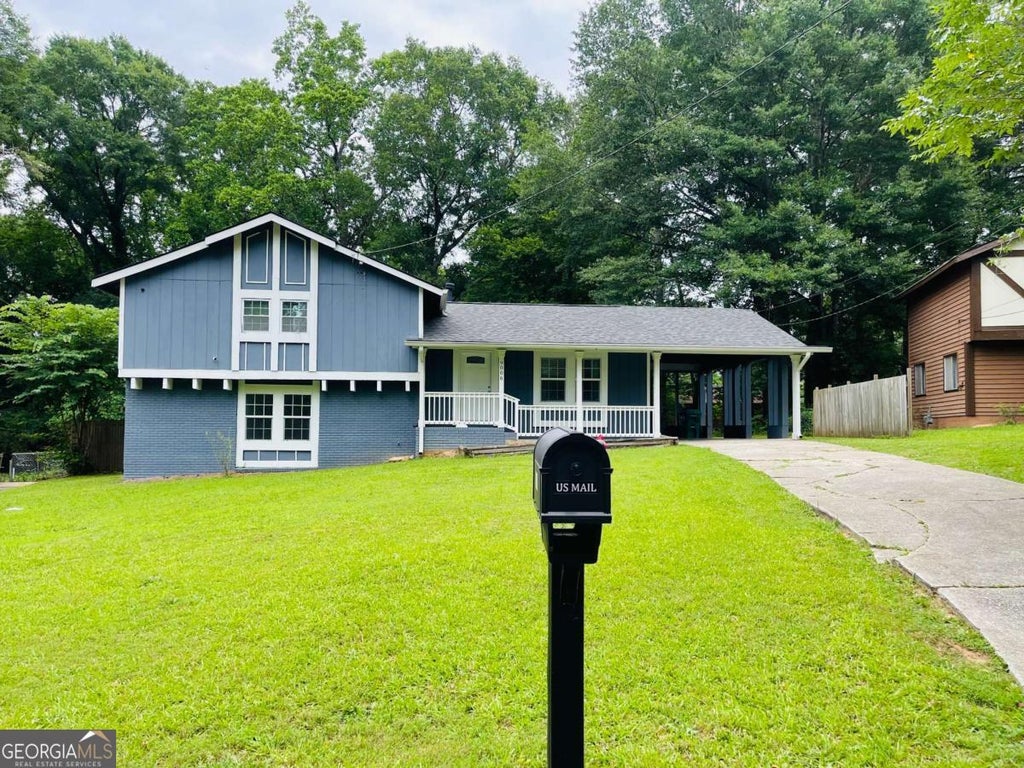 Photo of 9006 Gatewood Drive, Jonesboro, GA 30238 (MLS # 10781506)