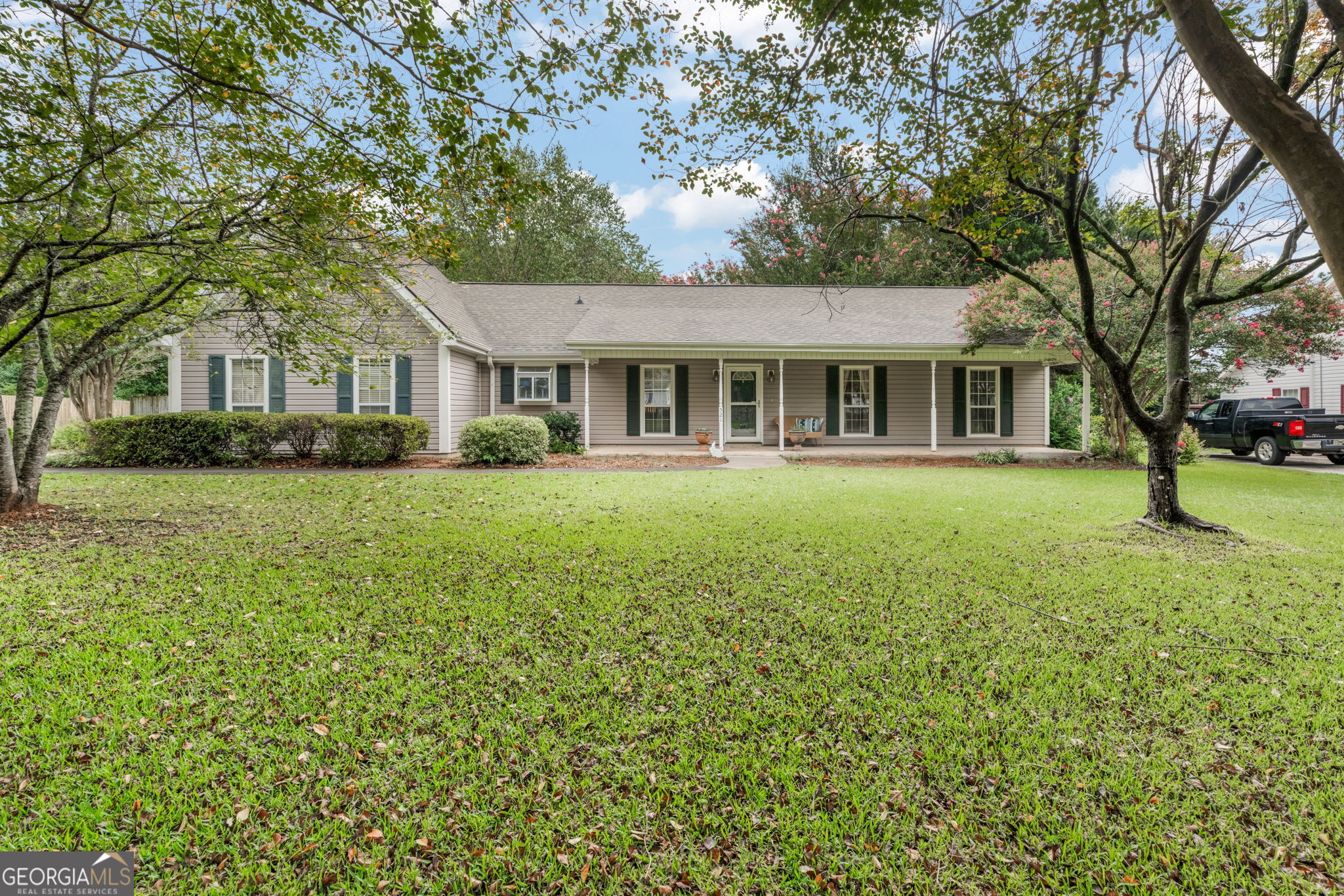 Don't miss the chance to make this charming residence your own in the highly desired Crestview Plantation subdivision! Discover the perfect blend of comfort and charm at 521 Loxley Drive, a 4-bedroom, 2-bathroom single-family home in the heart of Warner Robins. Nestled on a generous 0.42-acre lot, this property offers a peaceful suburban retreat with ample outdoor space for recreation and relaxation. Zoned for great schools, this home offers an open-concept floor plan with four well-proportioned bedrooms, providing plenty of room for a growing family, guests, or a dedicated home office. It features a cozy fireplace perfect for gathering in the winter months and a covered screened in back porch to enjoy the during the warm summer months with no bugs! This home also offers an attached garage with convenient parking and additional storage options. The 4th bedroom is above the garage offering more privacy. Offering a short drive to Emory Hospital Warner Robins, Robins Air Force Base, shopping centers, and local amenities, putting the best of Warner Robins at your fingertips. Don't miss the chance to make this charming residence your own. Schedule a showing today and take the first step toward a new chapter at 521 Loxley Drive.