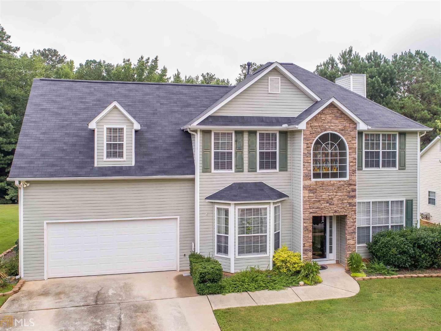 This is a beautiful home located in a swim/tennis community right inside Fayetteville. This four bedroom two and a half bathroom home is absolutely stunning. The formal dining room is flows into the open kitchen with all stainless steel appliances. The living room is fitting for the whole family, while the formal living room is just quite enough for a nice evening with family and friends. The master bedroom is nicely laid out and flows into the mater bathroom. This home is well taken care of and a must see! Call today to schedule your showing!