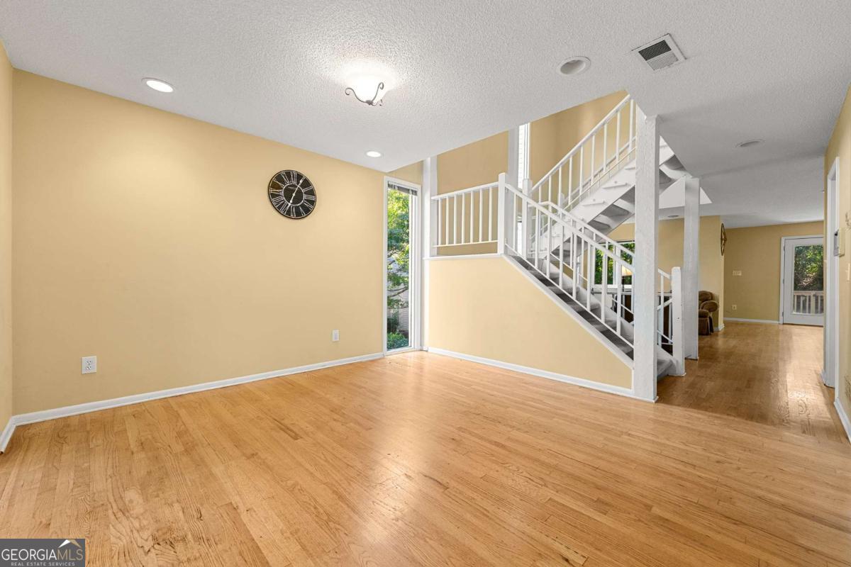 PINECREST 1 - Residential
