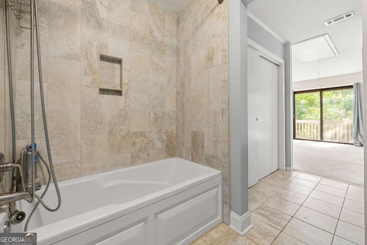 PINECREST 1 - Residential
