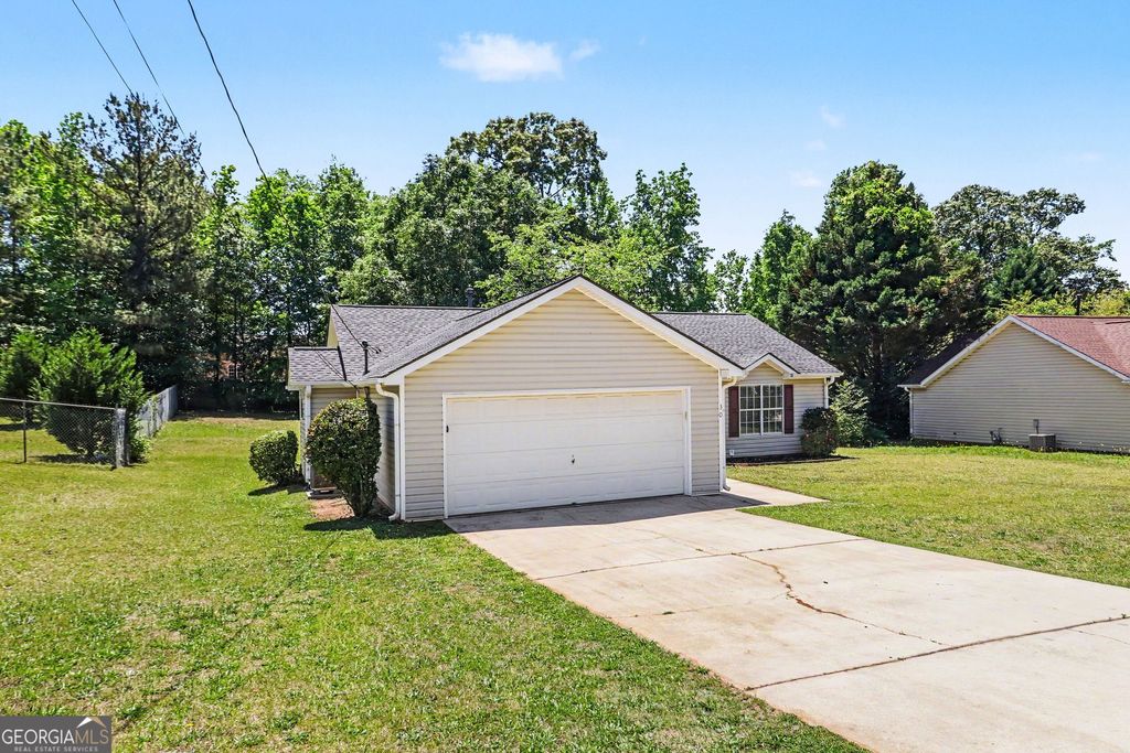 Photo of 30 Canterbury Drive, Grantville, GA 30220 (MLS # 10762338)