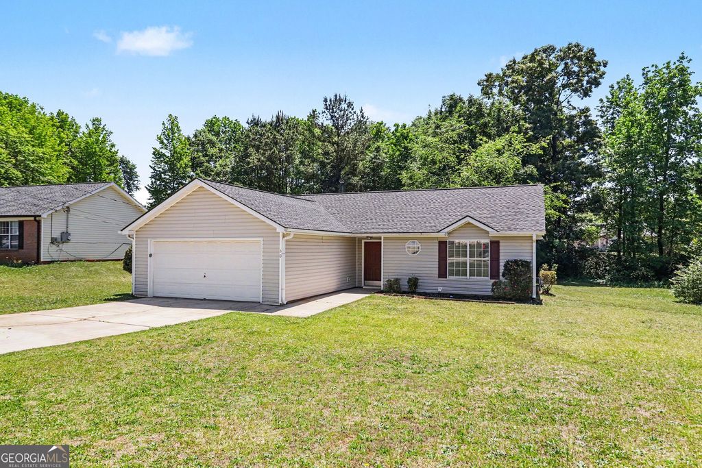 Photo of 30 Canterbury Drive, Grantville, GA 30220 (MLS # 10762338)