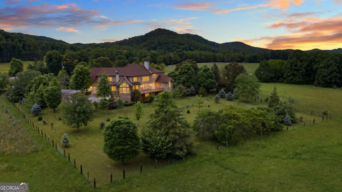 10 Mountain Breeze RD