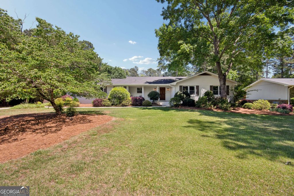 Photo of 230 Chateau Drive, Fayetteville, GA 30214 (MLS # 10767613)