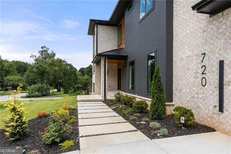 720 Glenforest RD