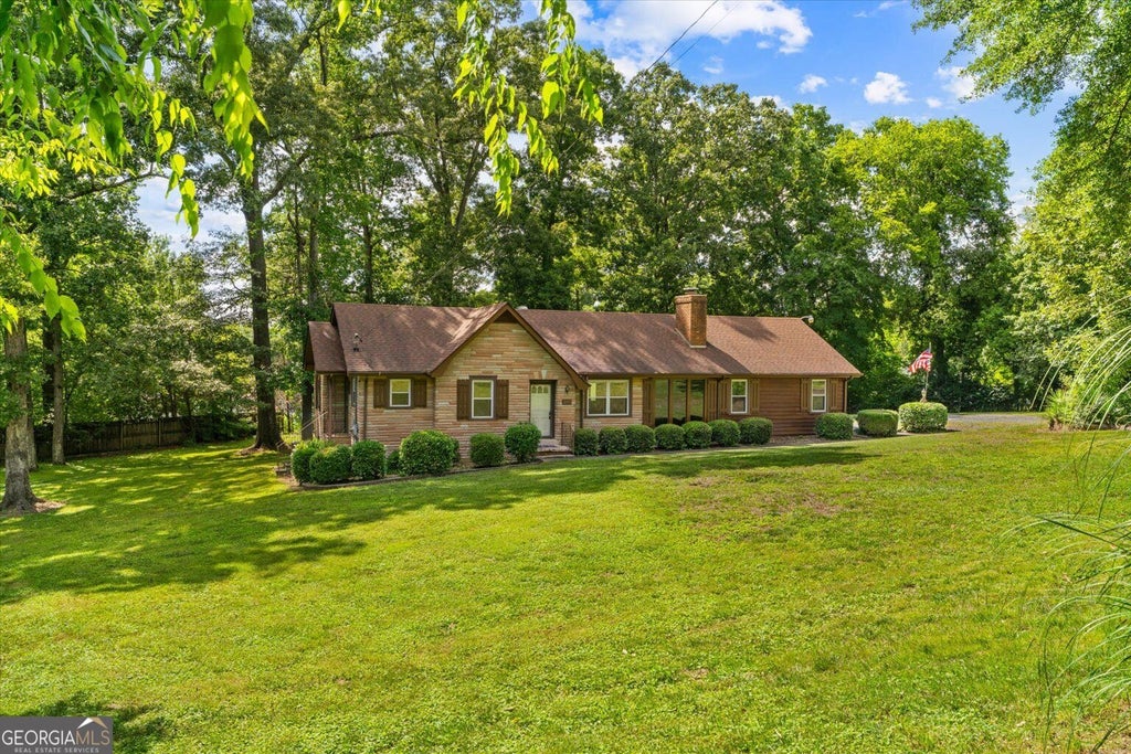 Photo of 205 Mountain View Drive, Dalton, GA 30721 (MLS # 10846216)