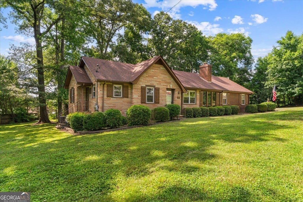 Photo of 205 Mountain View Drive, Dalton, GA 30721 (MLS # 10846216)