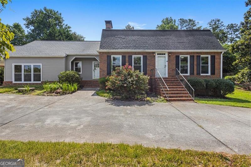 205 Hart CIR