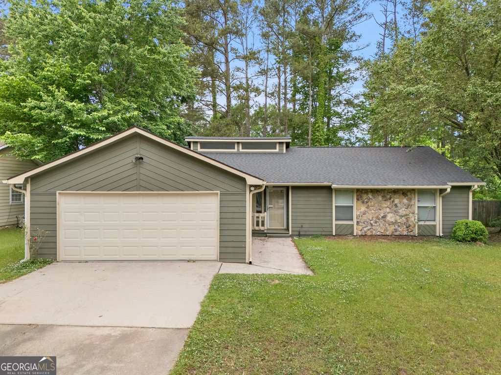 Photo of 1328 Foxvale Drive, Hampton, GA 30228 (MLS # 10758389)