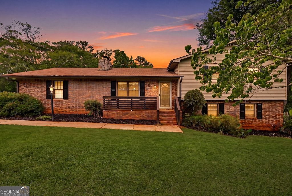 Photo of 6 Bittersweet Lane, Newnan, GA 30263 (MLS # 10770490)
