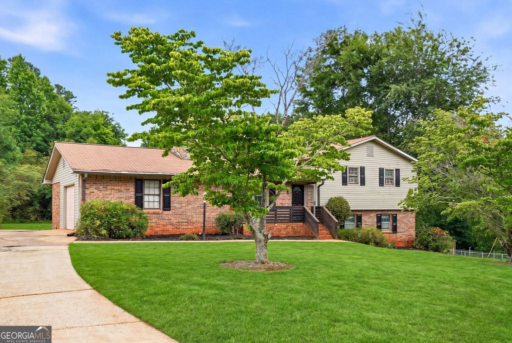 Photo of 6 Bittersweet Lane, Newnan, GA 30263 (MLS # 10770490)