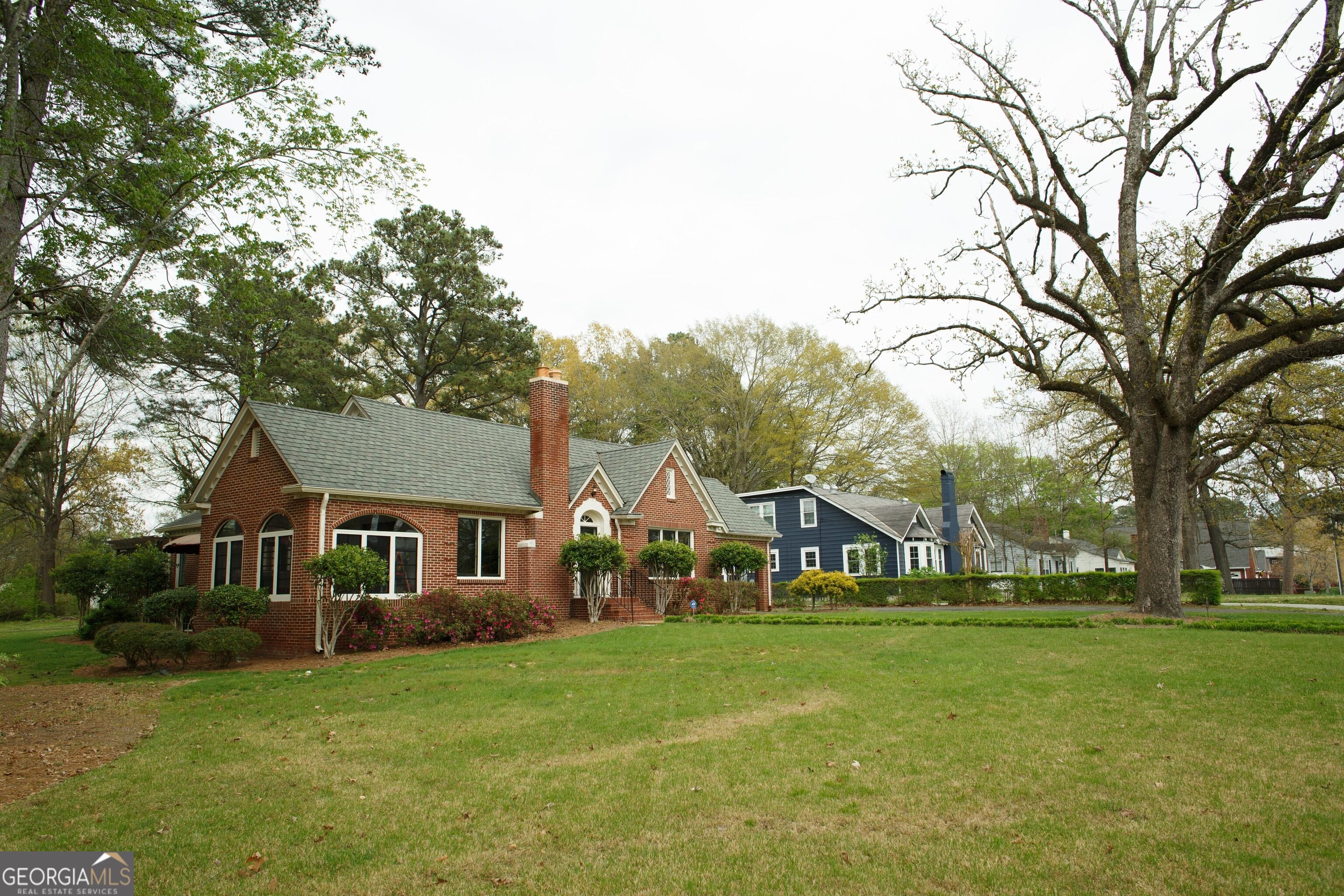 10 Robin ST NW