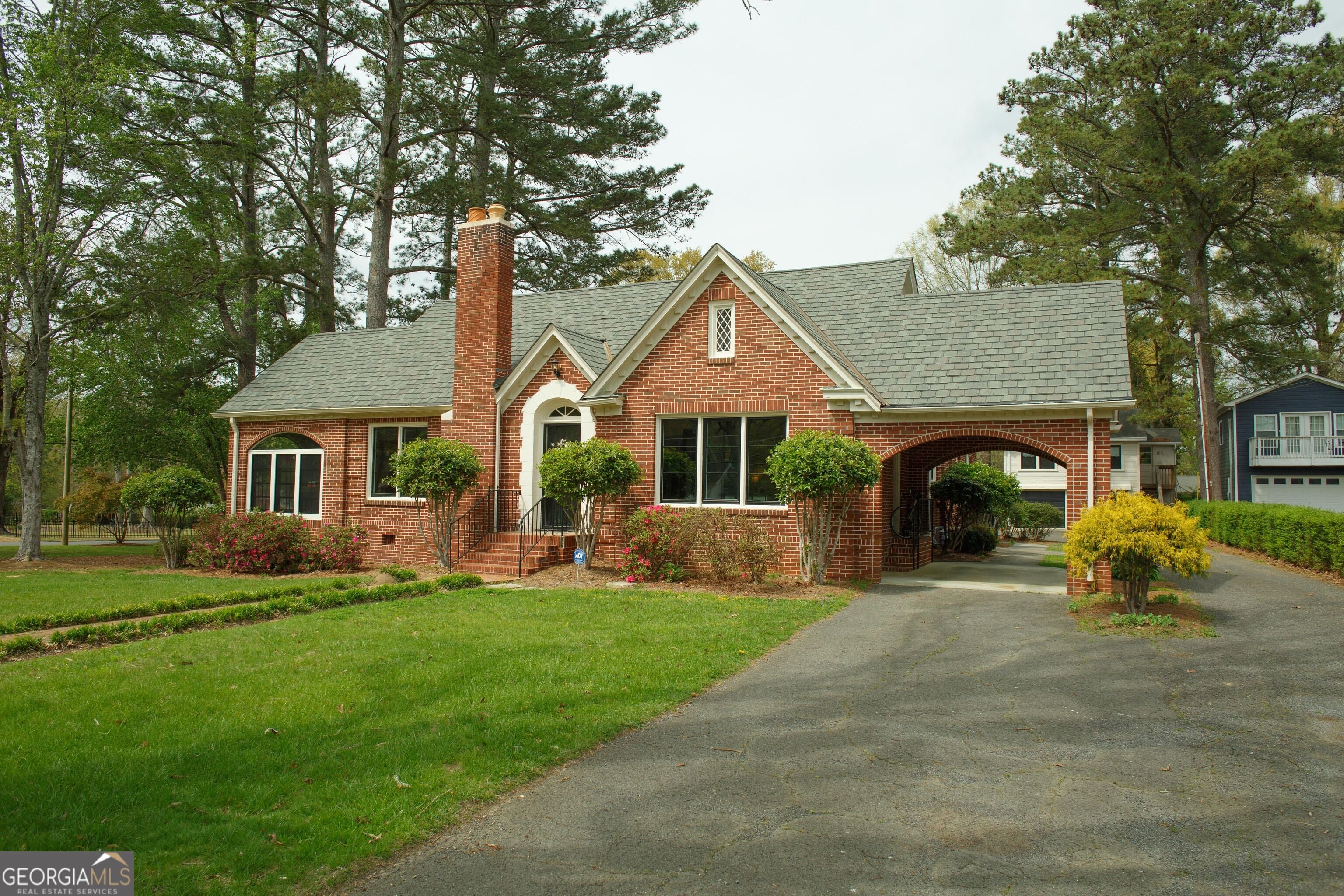 10 Robin ST NW