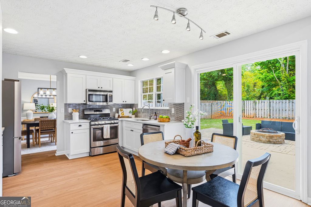 Photo of 1015 Hidden Pond Lane, Roswell, GA 30075 (MLS # 10761057)