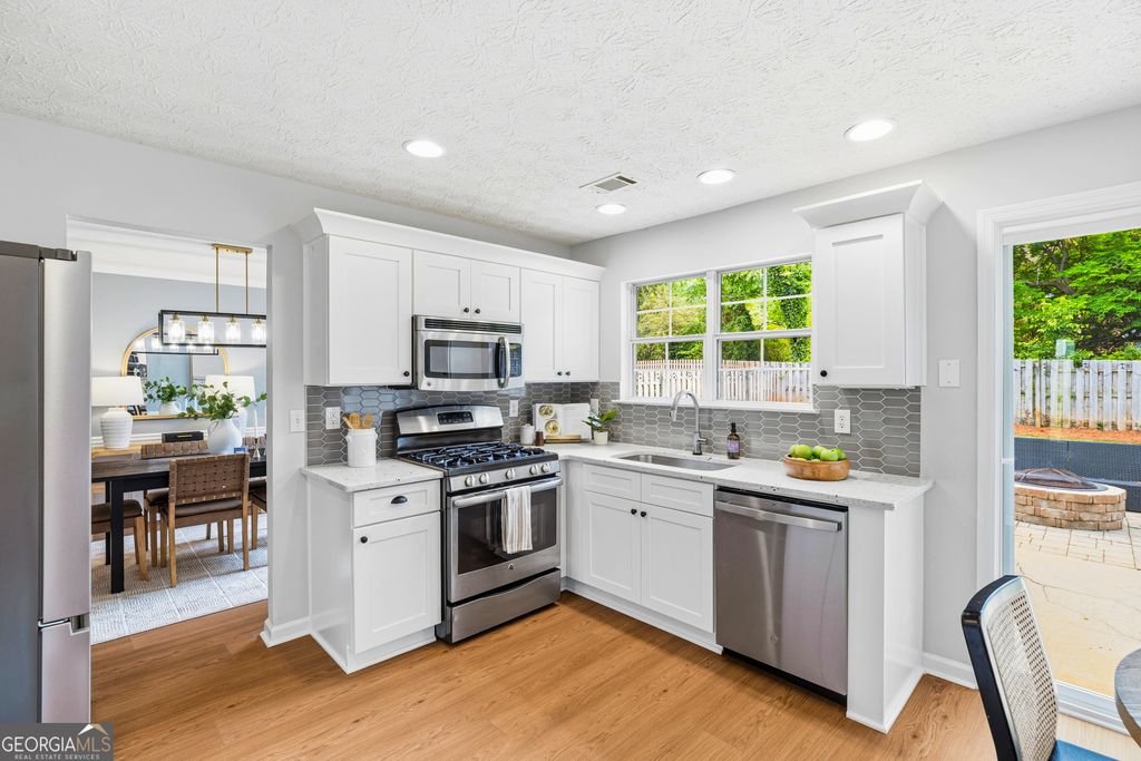 Photo of 1015 Hidden Pond Lane, Roswell, GA 30075 (MLS # 10761057)