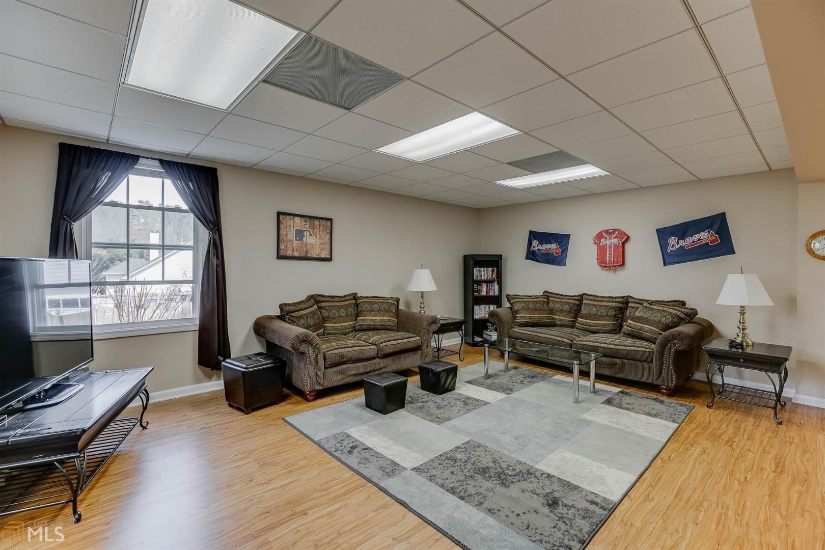 Saddle Tree - Residential