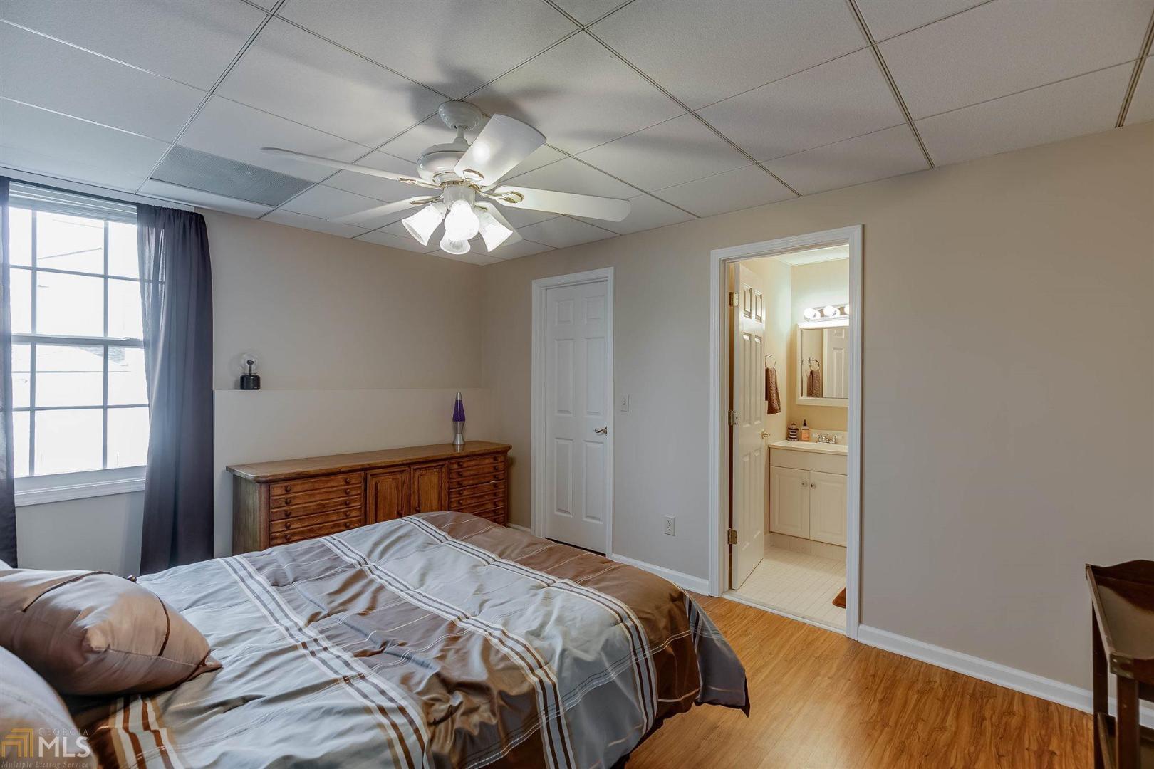 Saddle Tree - Residential