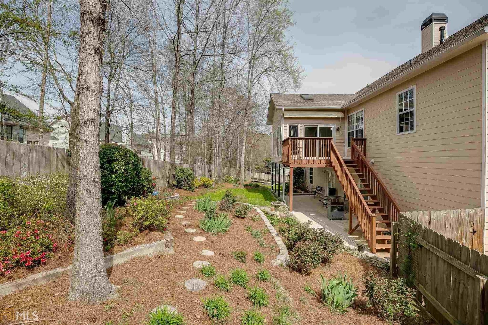 Saddle Tree - Residential