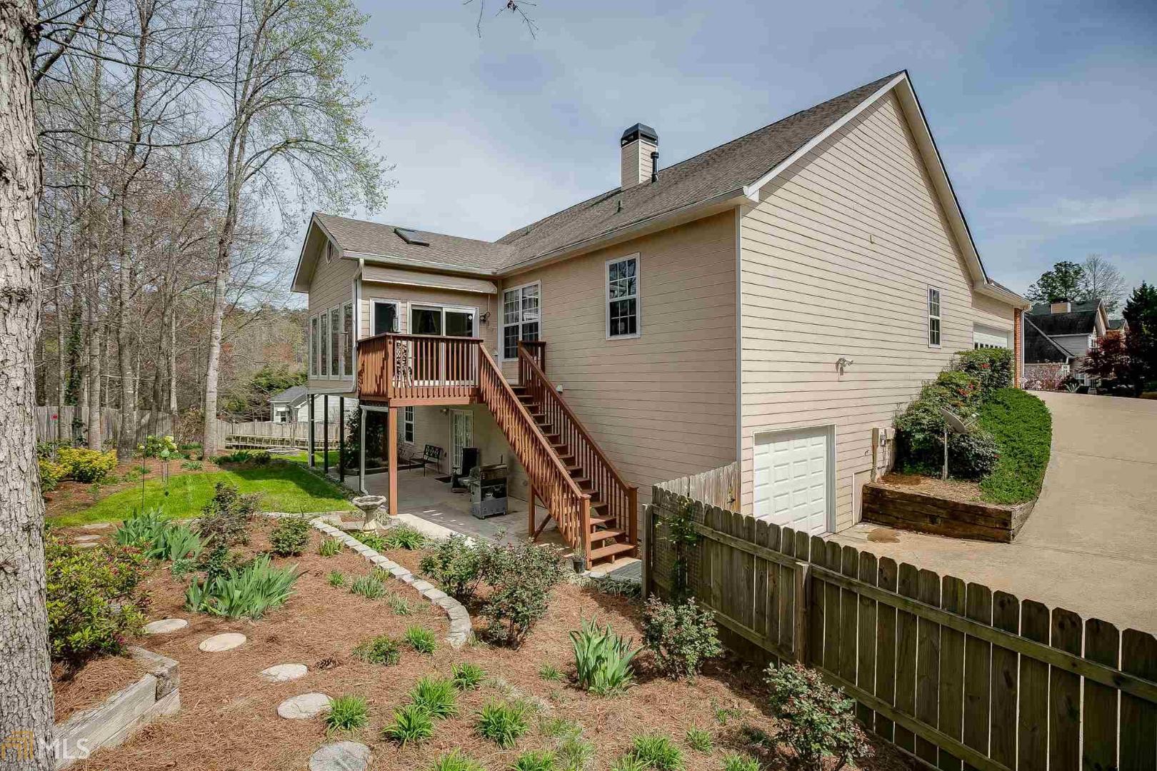 Saddle Tree - Residential