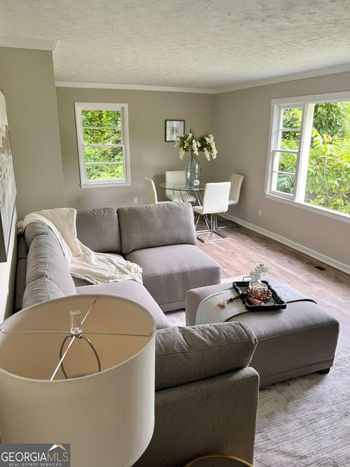 11 Blacks Bluff RD SW