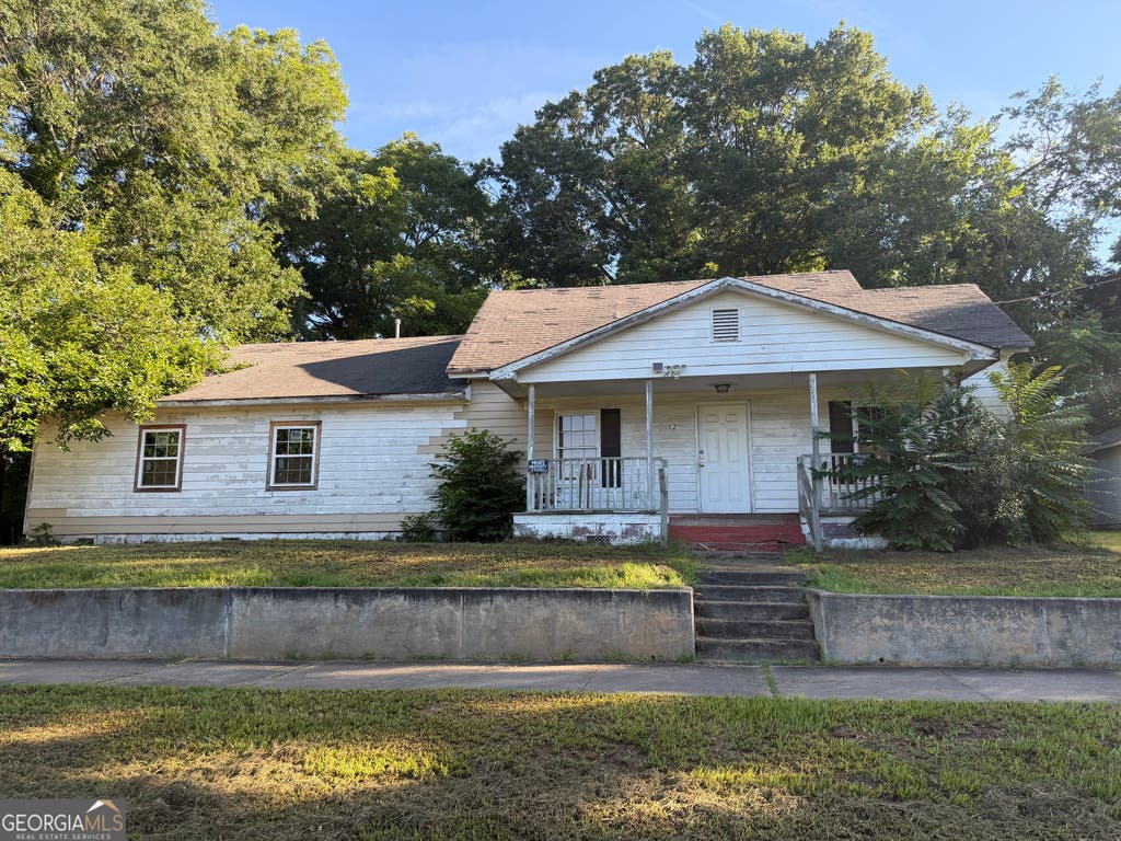 Photo of 523 E Solomon St, Griffin, GA 30223 (MLS # 10792587)