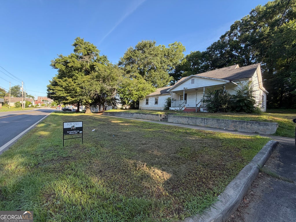 Photo of 523 E Solomon St, Griffin, GA 30223 (MLS # 10792587)