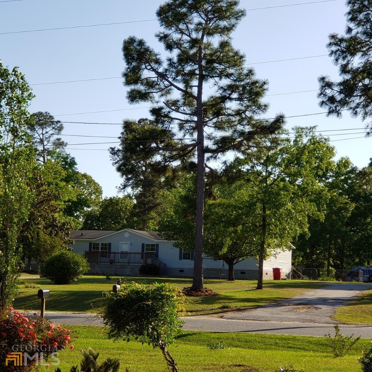 Close to everything yet country feel. 3 min. to Lake Tobosofkee and 5 mins from I475. This home is extremely nice and well taken care of - fresh paint throughout and new carpet. 4 bedroom 3 bath on 1.81 acres. Huge outbuilding in back, covered back porch, front porch, must see to appreciate.