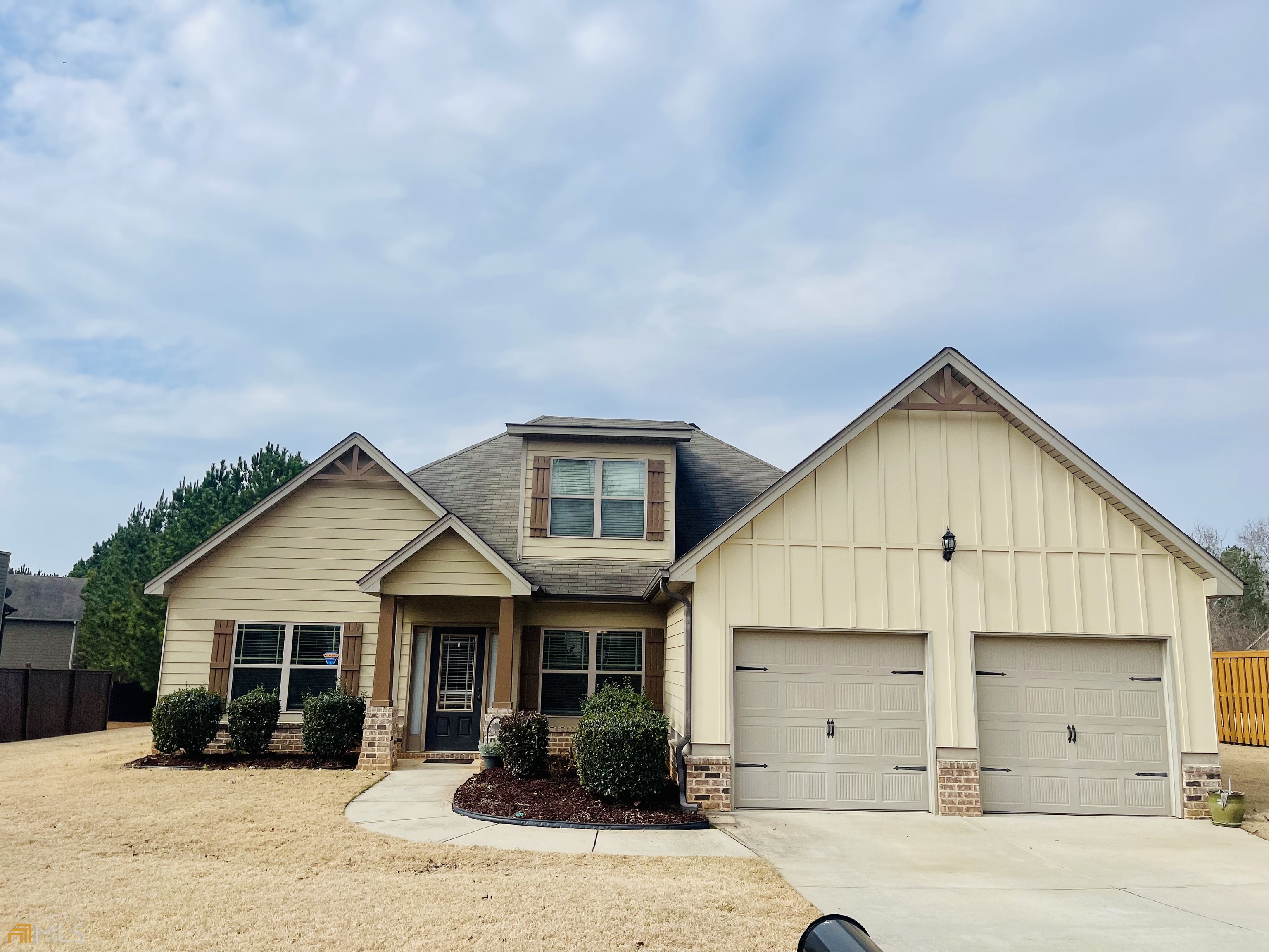 Welcome home to this 4 bedroom 3 bathroom home in sought-after gated, swim/tennis community- Slater Hill Subdivision! Home was recently refreshed with new interior paint. Full guest bath and bedroom on upper level. Master Suite on Main with 2 additional bedrooms. The owners suite also includes his and her vanity, his and hers walk in closet, and separate shower and garden tub. Move in ready!