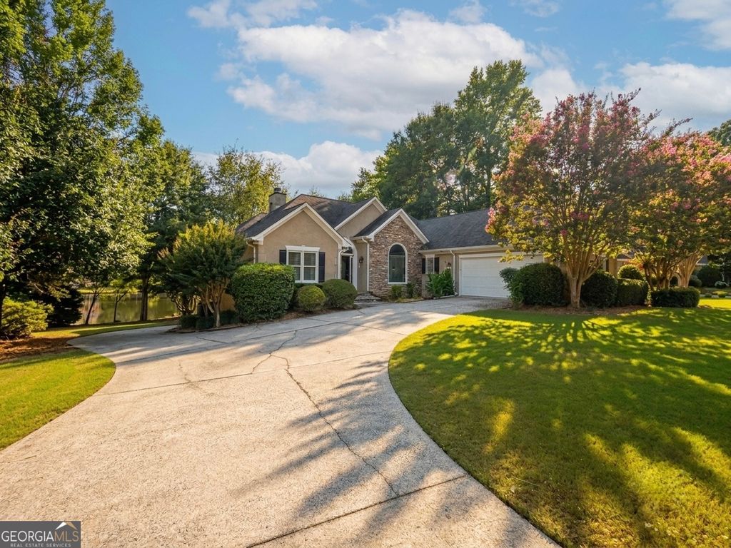 Photo of 220 Youngs Circle, Fayetteville, GA 30215 (MLS # 10806424)