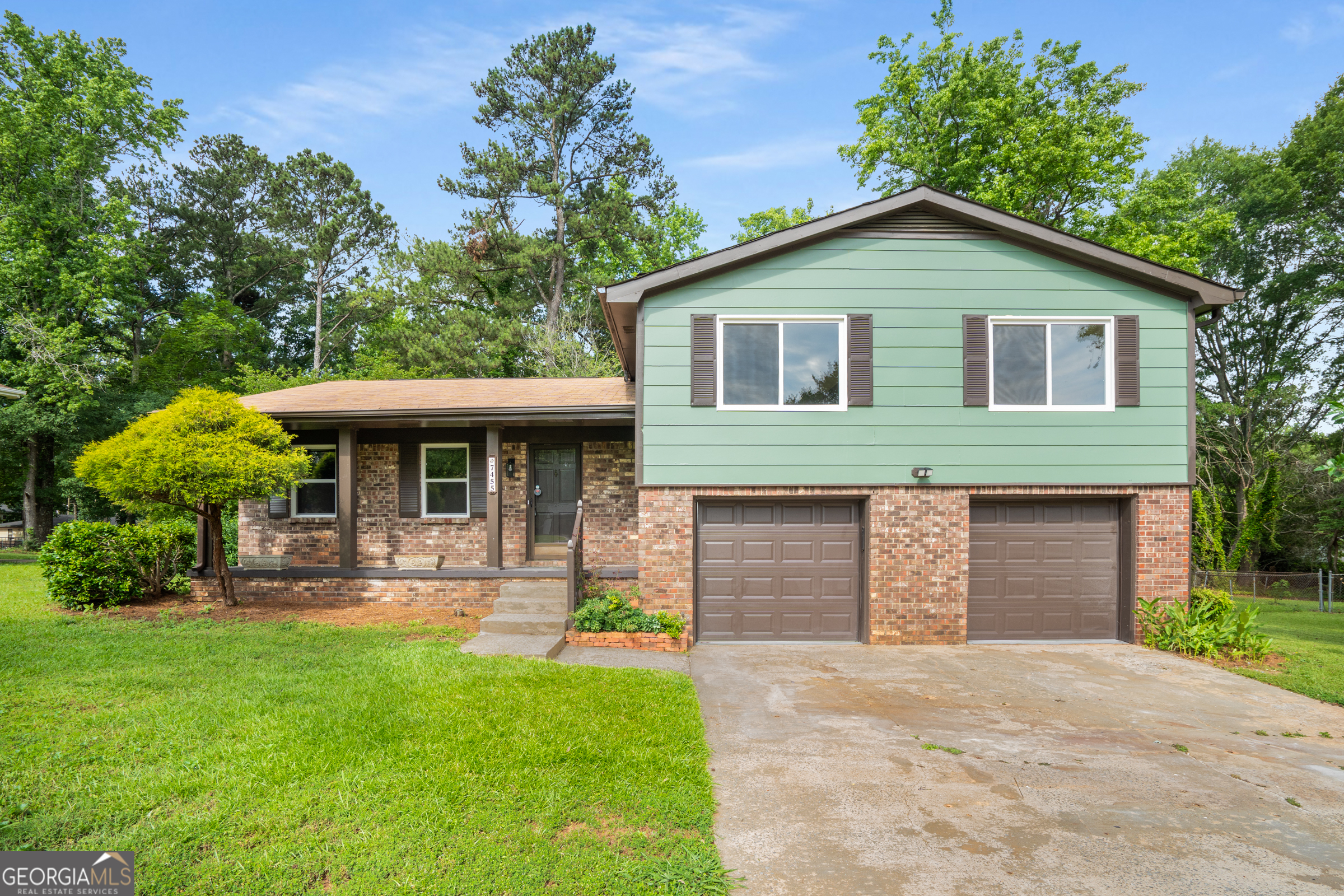 Take advantage of a $15,000 grant from the seller's preferred lender - no repayment required! Step into this beautifully remodeled home, featuring an all-new kitchen with quartz countertops, soft-close shaker cabinets, vinyl windows, waterproof LVP flooring, and stainless-steel appliances throughout. Great space for a growing family, roommate income, office use, and entertainment. Enjoy the flat front and back yards! Eligible for FHA or VA buyers! No HOA.