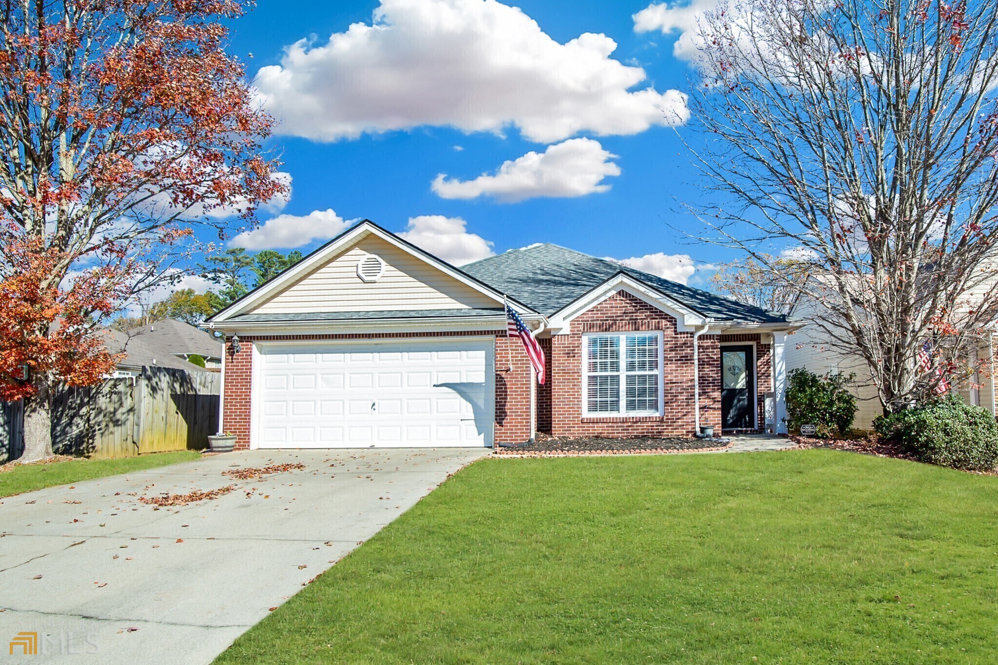Super cute ranch home. Neutral and move-in ready. Located on a level cul-de-sac lot with a private backyard. Low maintenance vinyl siding. Open floorplan is great for entertaining. Large family room with fireplace that opens to the kitchen with lots of cabinets and a center island. The laundry room is off the kitchen with extra storage or pantry space. Big dining room adjacent to the kitchen. Three bedrooms down the hall. The main bedroom has a pretty accent wall, large walk-in and big bathroom. Laminate flooring everywhere except the kitchen and bathrooms that have tile flooring. Swim and tennis community. Excellent Grayson schools.