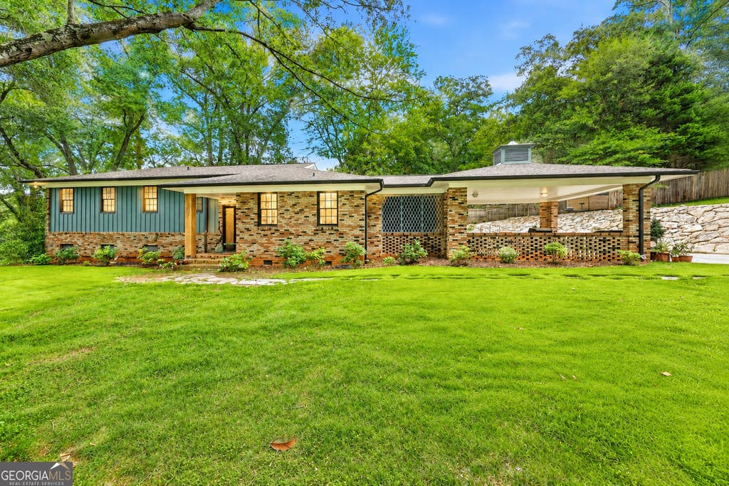 Photo of 1223 Rosedale Street, Toccoa, GA 30577 (MLS # 10811522)