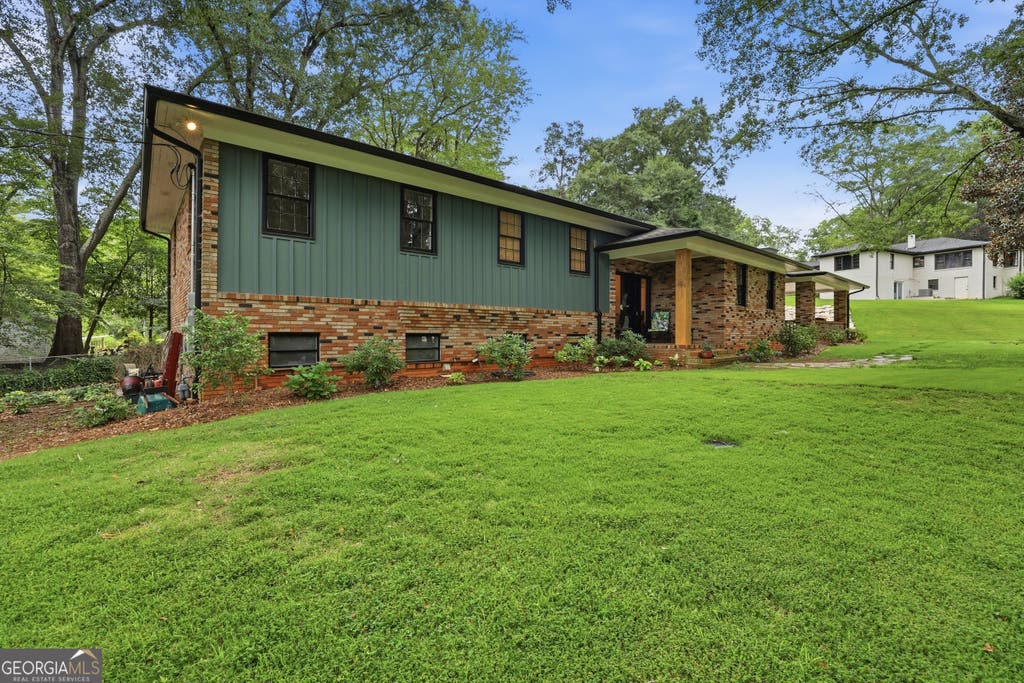 Photo of 1223 Rosedale Street, Toccoa, GA 30577 (MLS # 10811522)