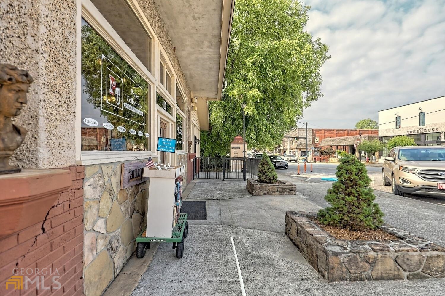 Prater's Collectibles - Commercial Sale