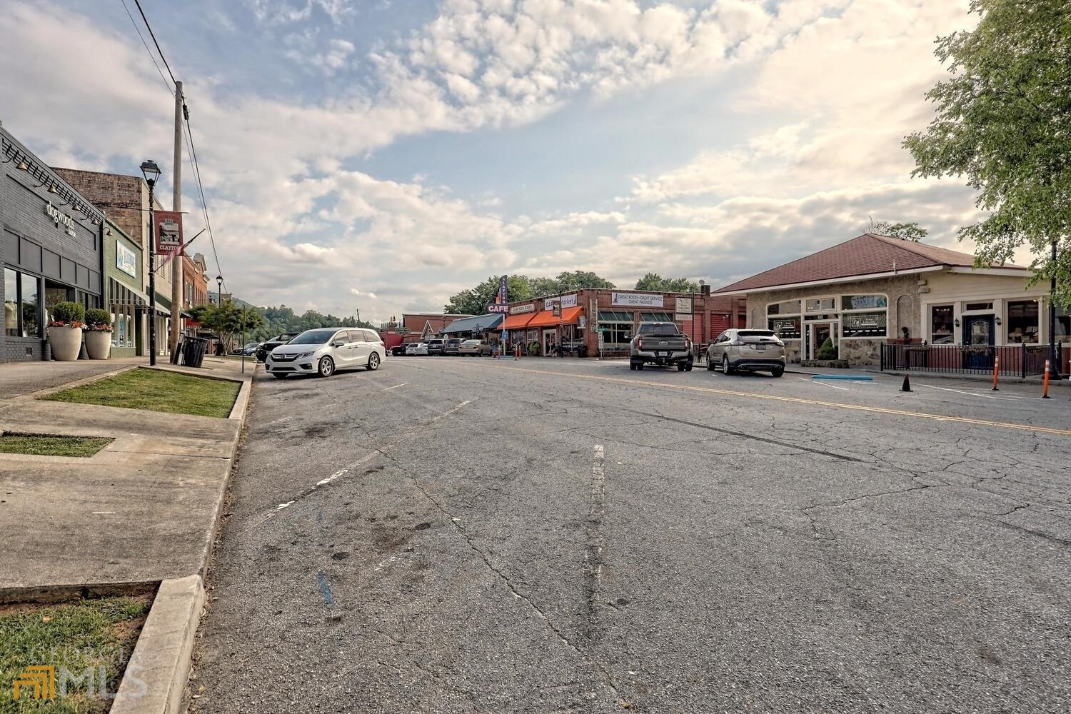 Prater's Collectibles - Commercial Sale