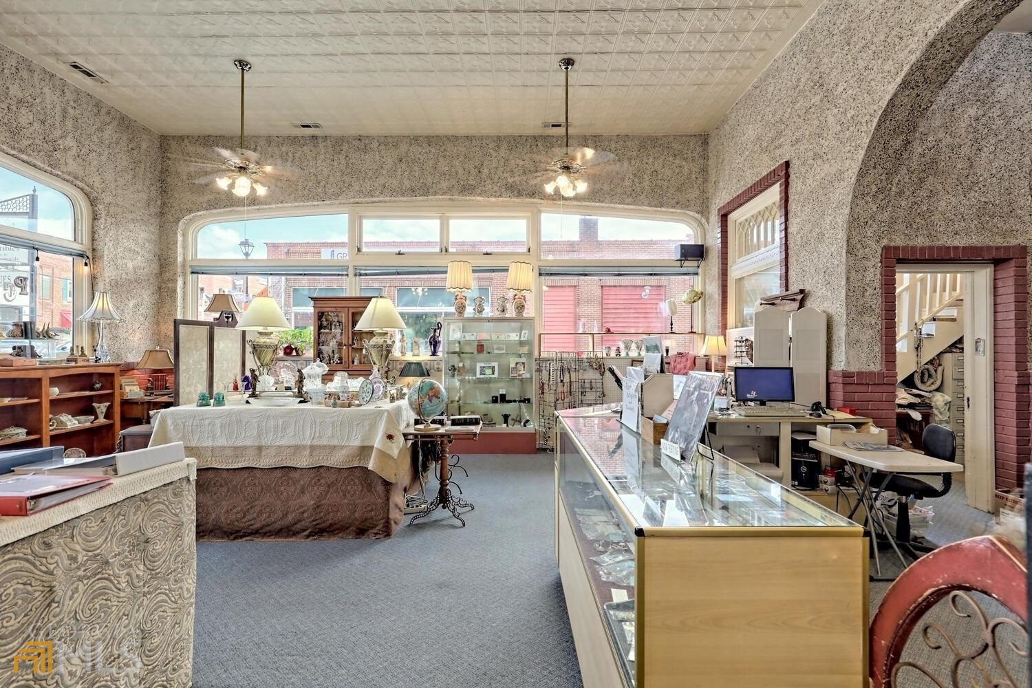 Prater's Collectibles - Commercial Sale