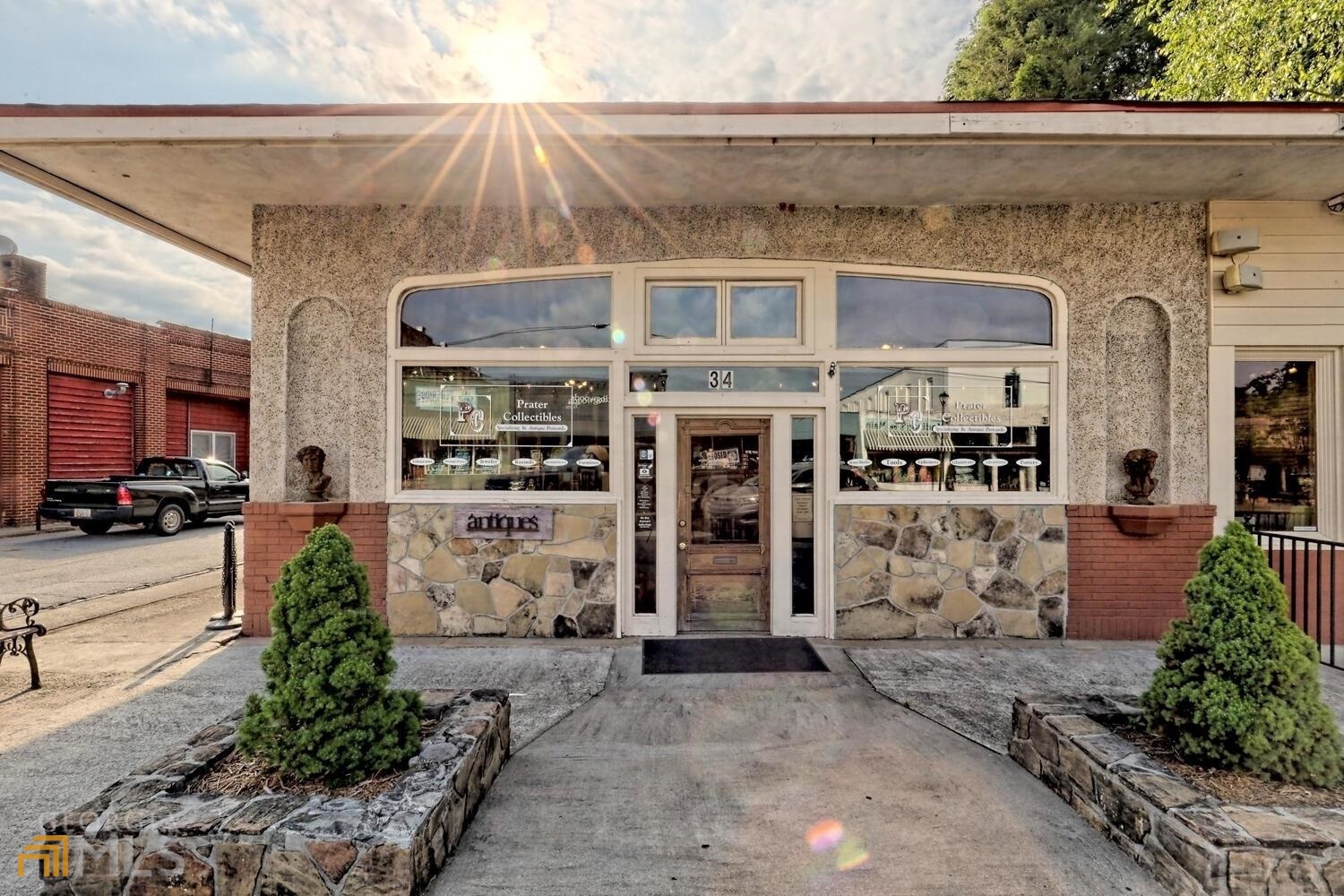 Prater's Collectibles - Commercial Sale