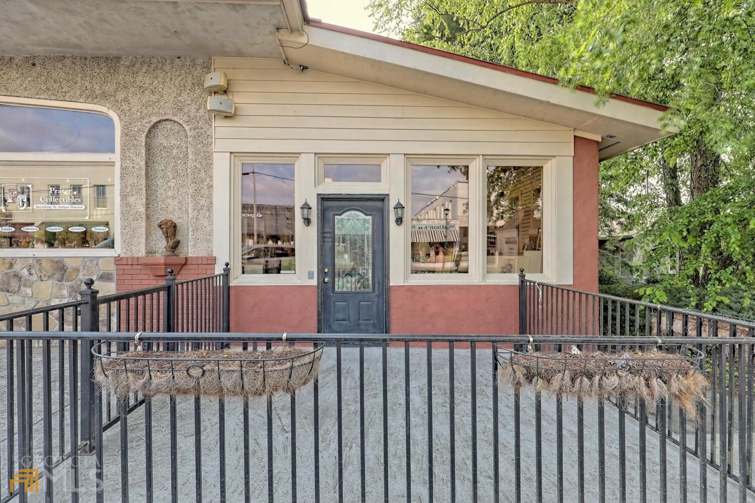 Prater's Collectibles - Commercial Sale