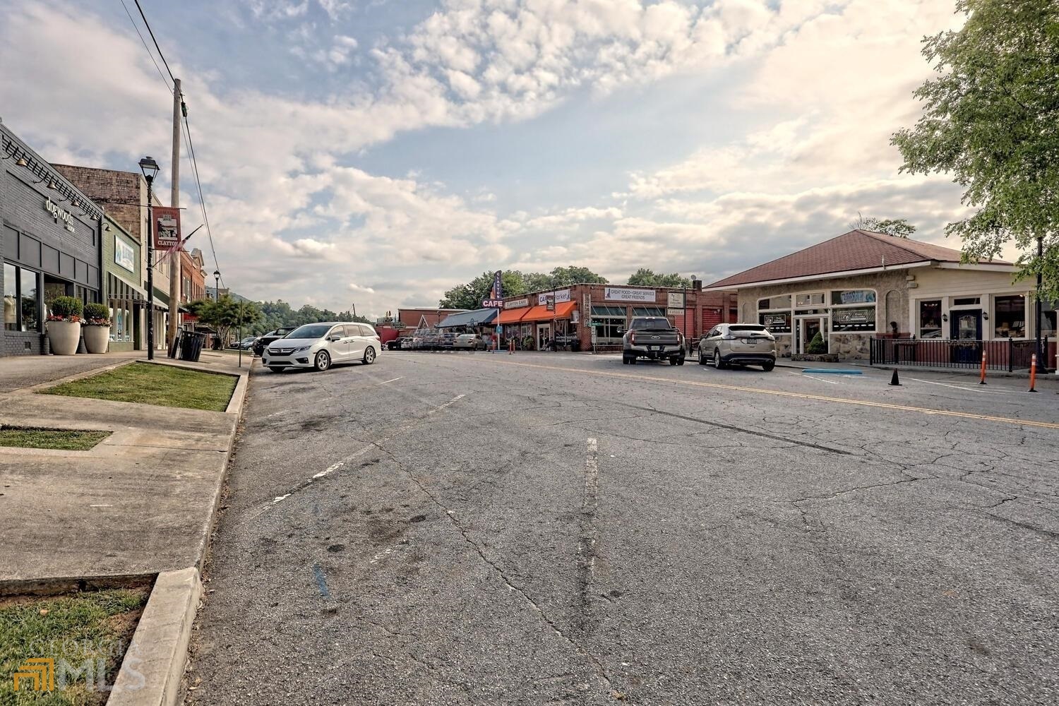 Prater's Collectibles - Commercial Sale