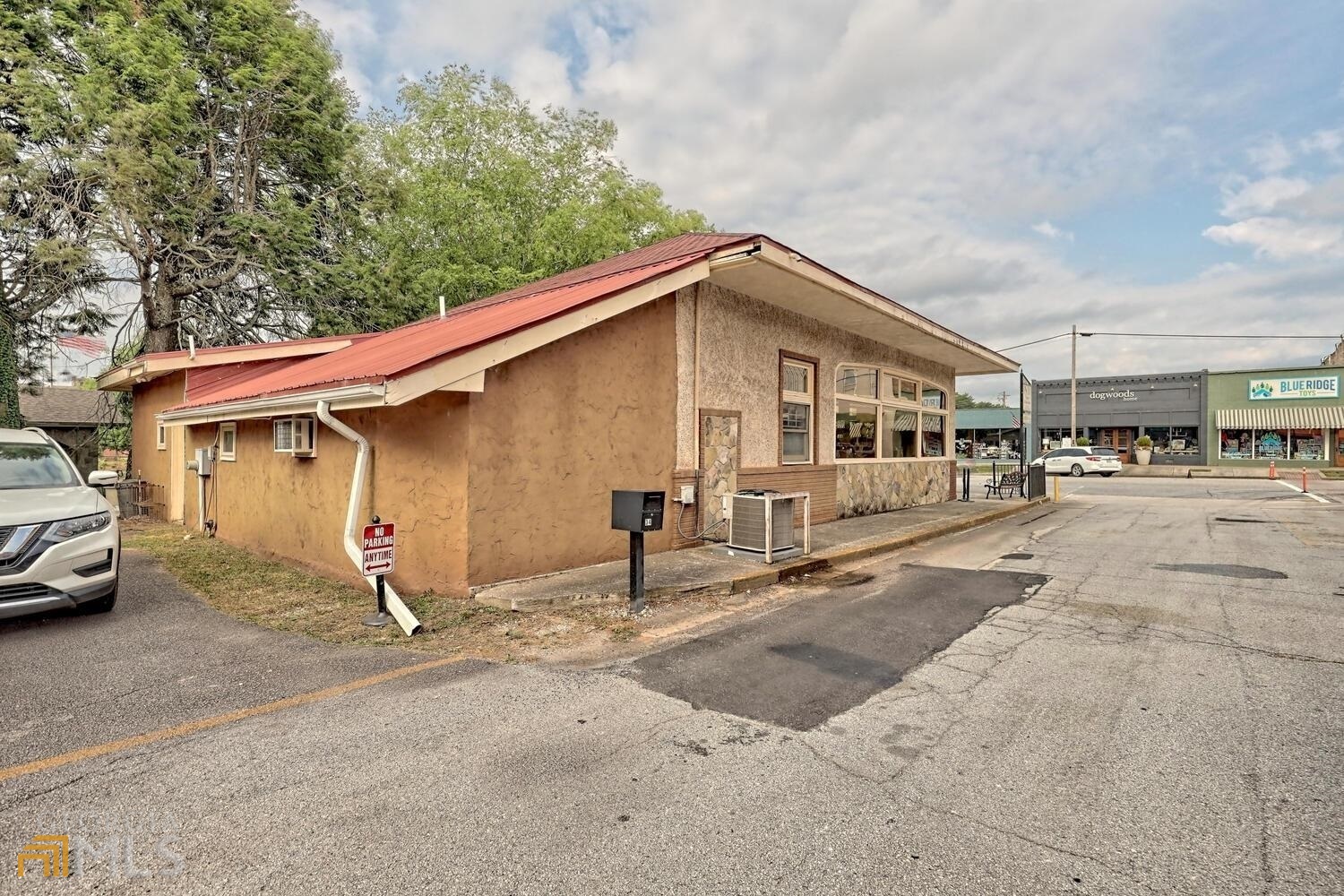 Prater's Collectibles - Commercial Sale