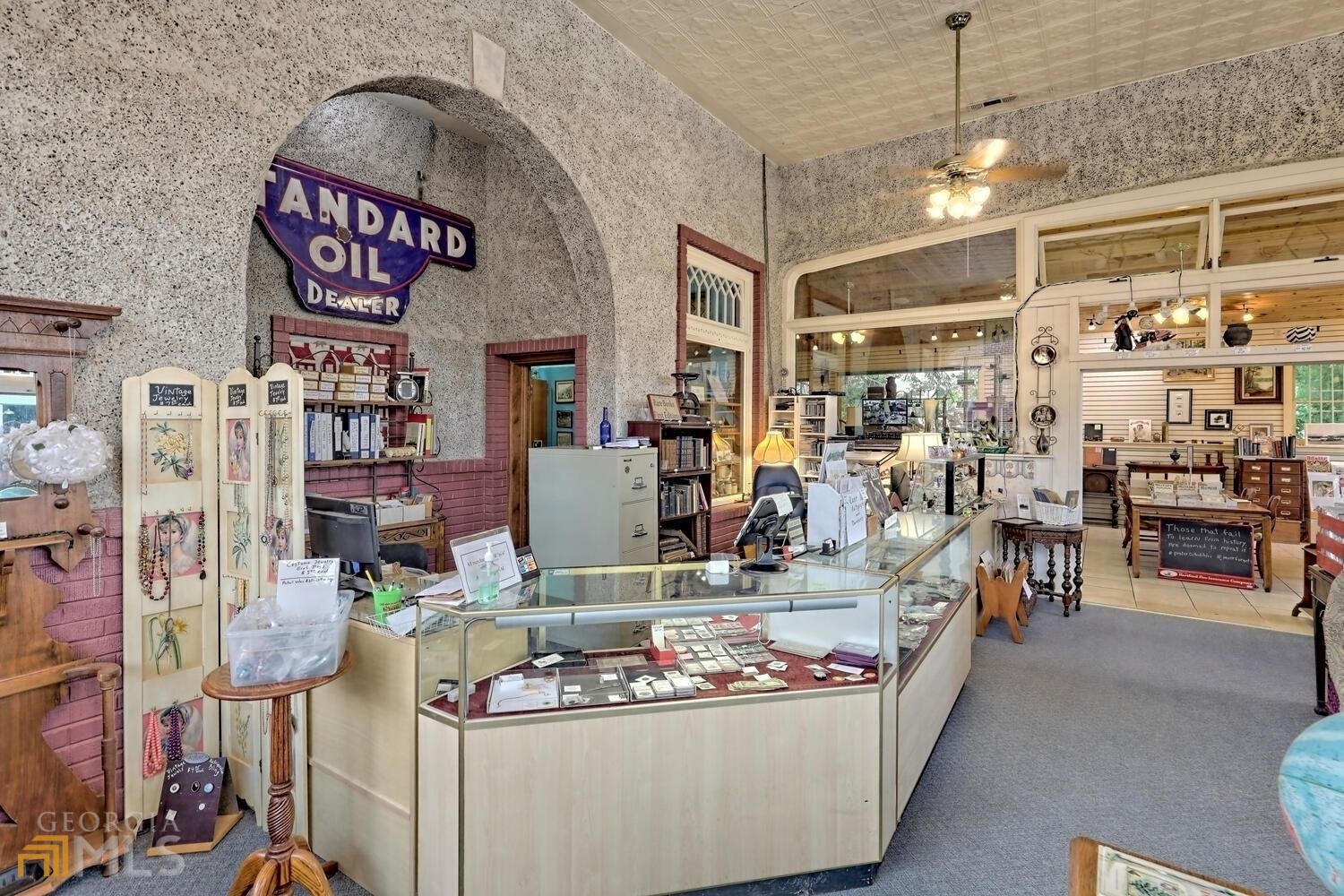 Prater's Collectibles - Commercial Sale