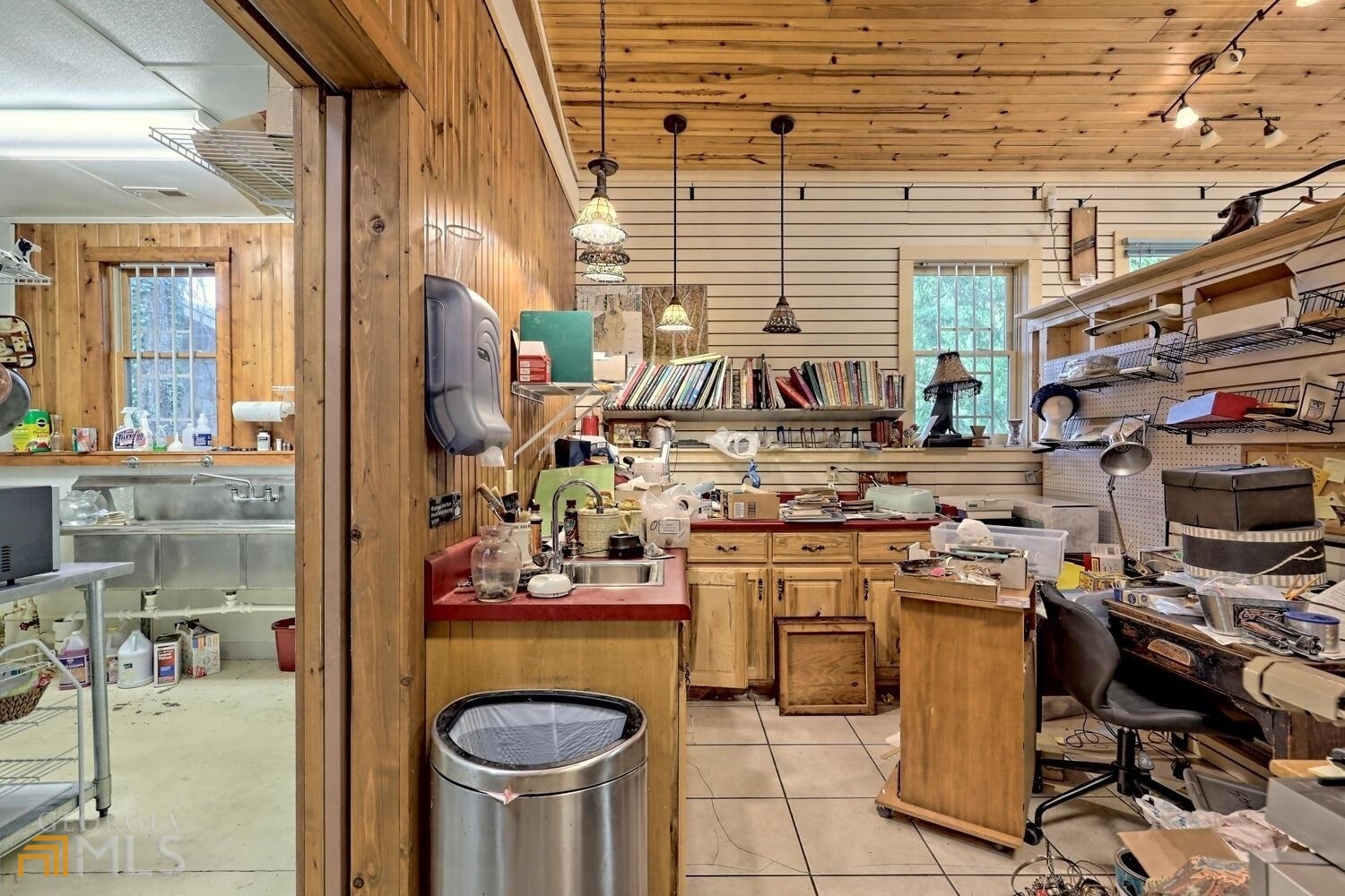 Prater's Collectibles - Commercial Sale